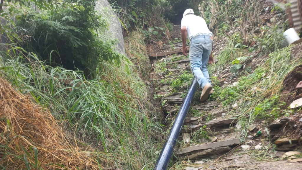 Avanza Municipio De Monterrey Un 60% En Instalación De Red De Agua Potable En El Cerro De La Campana.