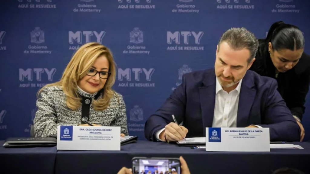 Firma Monterrey Convenio por los Derechos Humanos.