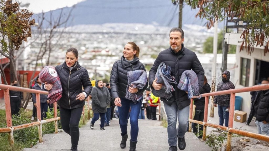 Monterrey-DIF-Municipal-víveres-colonia-vulnerable-gloria-mendiola-adrián-de-la-garza-gaby-oyervides-ivonne-álvarez