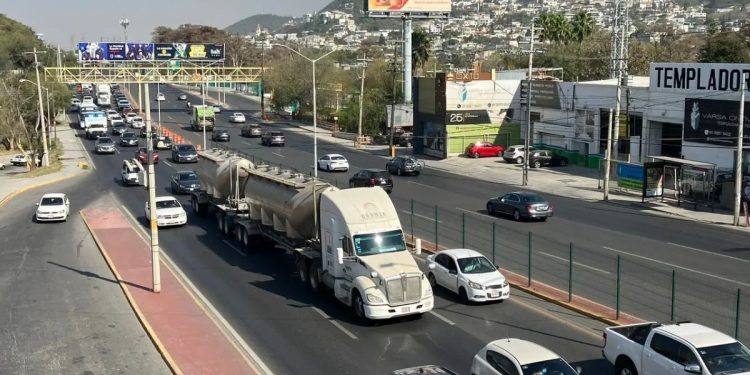 sur-de-monterrey-carretera-nacional-congestión-vial