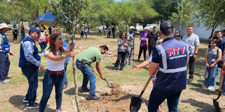 Adrián De La Garza Santos Alcalde De Monterrey En Día Del Medio Ambiente-nl Primero - Nuevo León Primero Medio-ambiente-monterrey-plantación-de-árboles - Nuevo León Primero