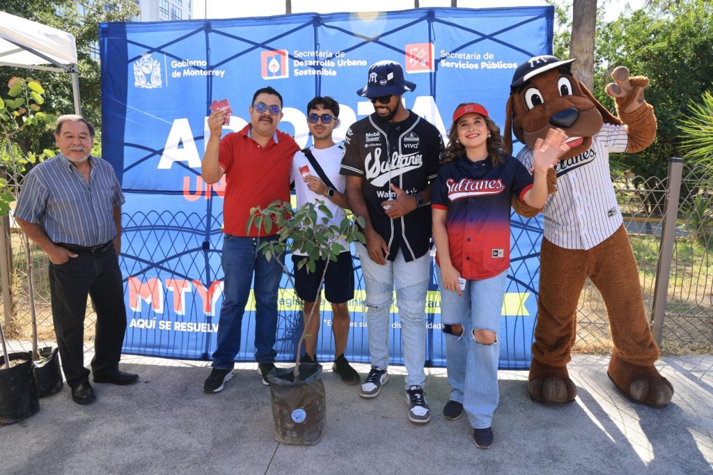 Reforestación-urbana-con-participación-ciudadana-en -programa-adopta-un -árbol-mty