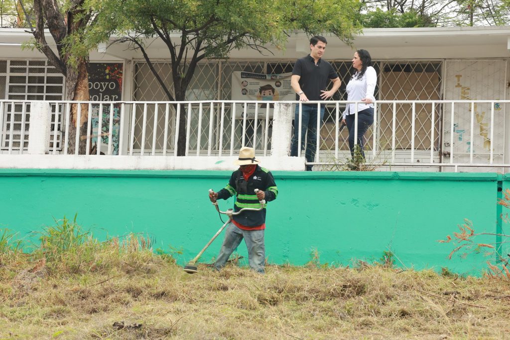 Operativo-de-limpieza-de-monterrey-a-cargo-de-marcelo-segovia-en-planteles-educativos-por-regreso-a-clases