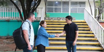 secretario-marcelo-segovia-y-servicios-públicos-llevan-programa-de-limpieza-en-escuelas