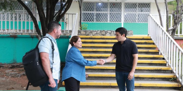 Marcelo Segovia Y Servicios Públicos Ayudan a Escuelas Estatales a Falta De Mantenimiento - Nl Primero - Nuevo León Primero Secretario-marcelo-segovia-y-servicios-públicos-llevan-programa-de-limpieza-en-escuelas - Nuevo León Primero