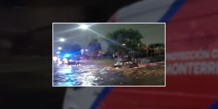 Recatan-a-pareja-arrastrada-por-corriente-de-lluvias - Nuevo León Primero