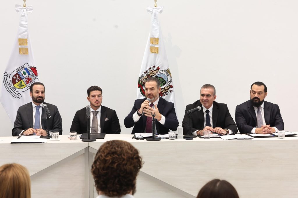 Calzada Mauricio Fernández, Adrián De La Garza, Cabildo Conjunto, San Pedro Garza García, Homenaje Póstumo
