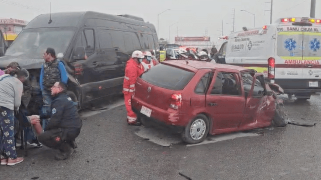 Carretera-apodaca-juárez-choque-menores De Edad-paramédicos