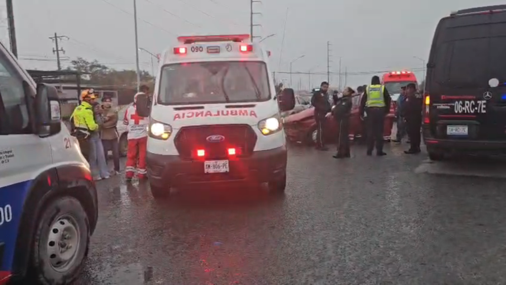 Carretera-apodaca-juárez-choque-menores De Edad-paramédicos