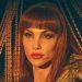 1603703315_793745_1603703405_noticia_normal_recorte1 - Nuevo León Primero Portrait of a Woman with Red Hair and Bold Makeup, Wearing a Fur Collar, Gazing at the Camera with Gold String Lights in the Background. - Nuevo León Primero